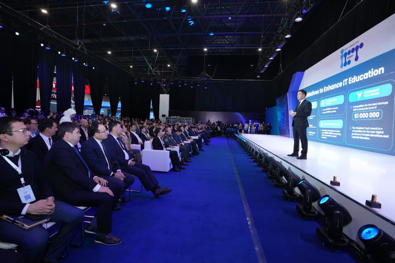 Exhibitions at the "ICT Expo Uzbekistan" featured presentations, and a participant in the "President Tech Award" hackathon received recognition in a distinct category.