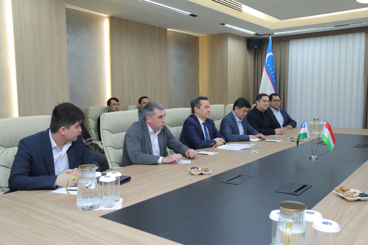 Tojikistonning Innovatsiyalar va raqamli texnologiyalar agentligi direktori bilan ikki davlat o‘rtasida AKT sohasida hamkorlikni rivojlantirish masalalari muhokama qilindi
