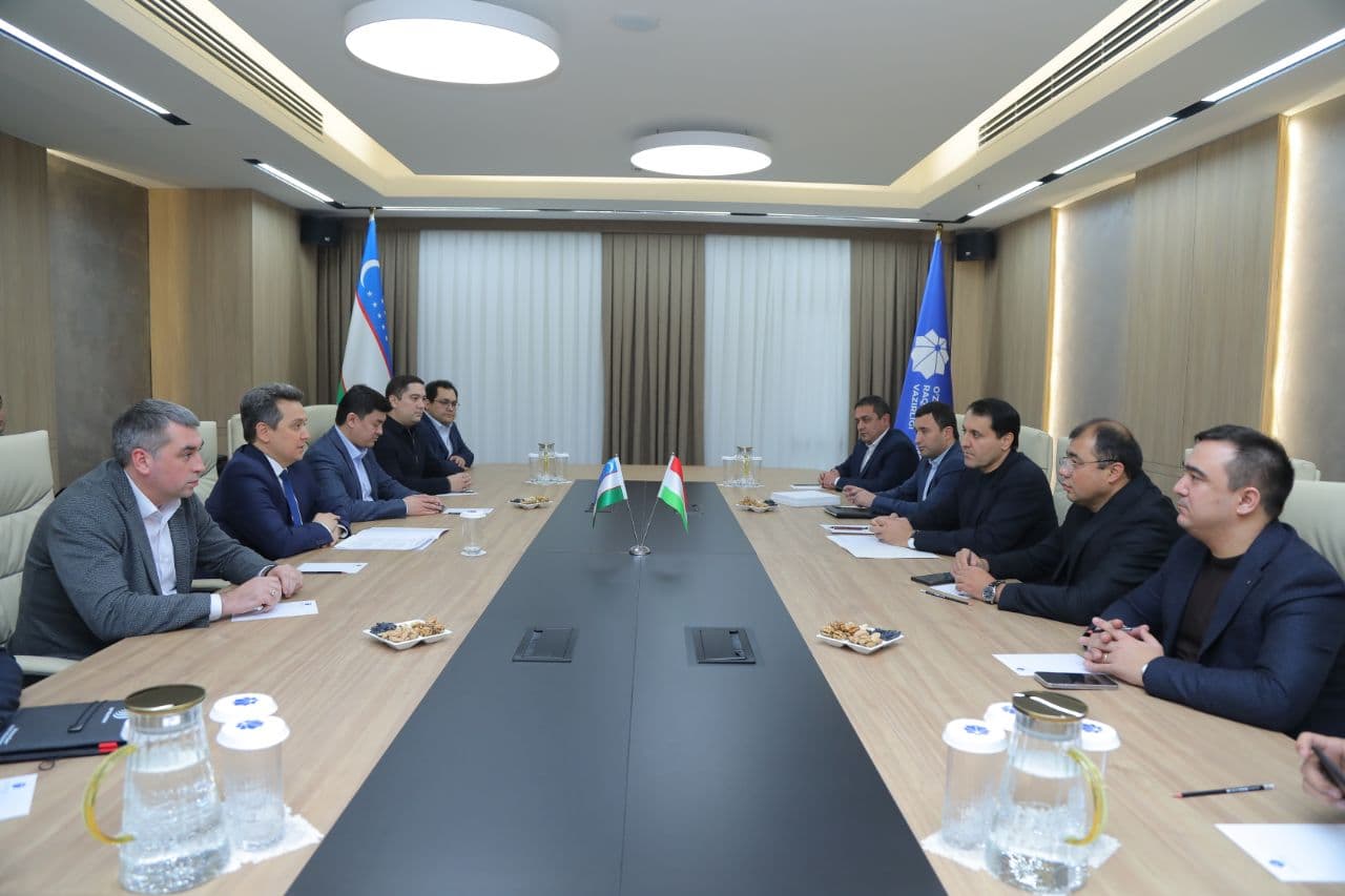 Tojikistonning Innovatsiyalar va raqamli texnologiyalar agentligi direktori bilan ikki davlat o‘rtasida AKT sohasida hamkorlikni rivojlantirish masalalari muhokama qilindi