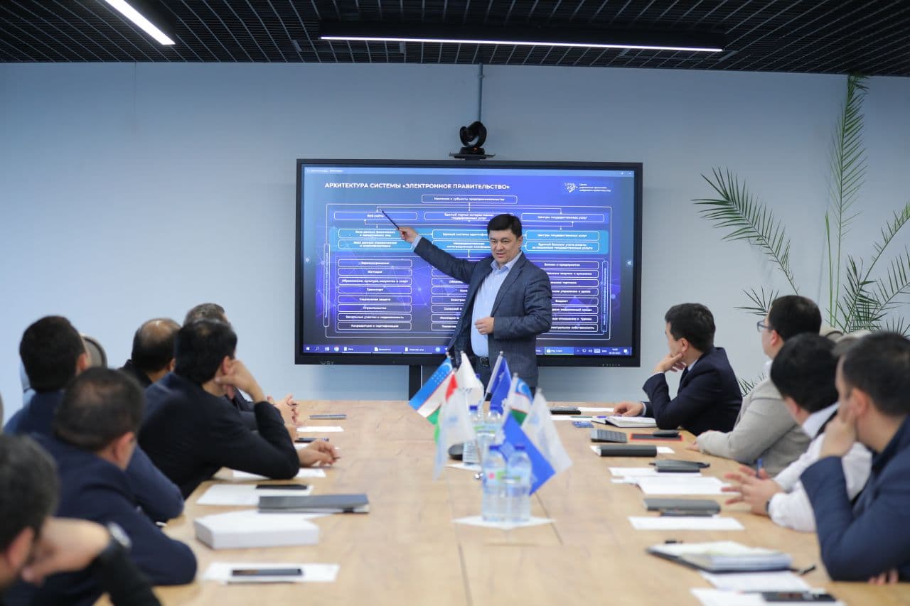 Tojikistonning Innovatsiyalar va raqamli texnologiyalar agentligi direktori bilan ikki davlat o‘rtasida AKT sohasida hamkorlikni rivojlantirish masalalari muhokama qilindi