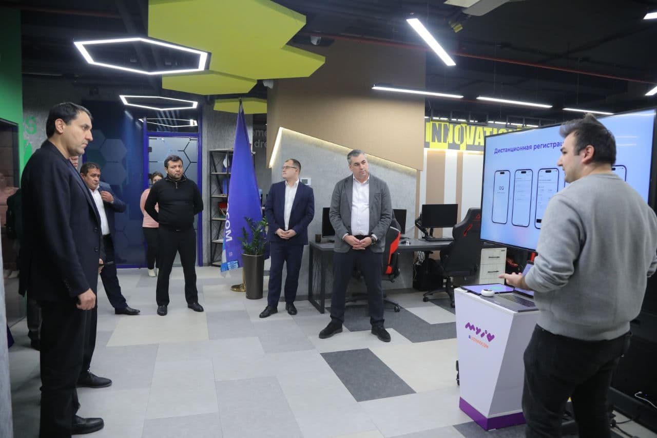 Tojikistonning Innovatsiyalar va raqamli texnologiyalar agentligi direktori bilan ikki davlat o‘rtasida AKT sohasida hamkorlikni rivojlantirish masalalari muhokama qilindi