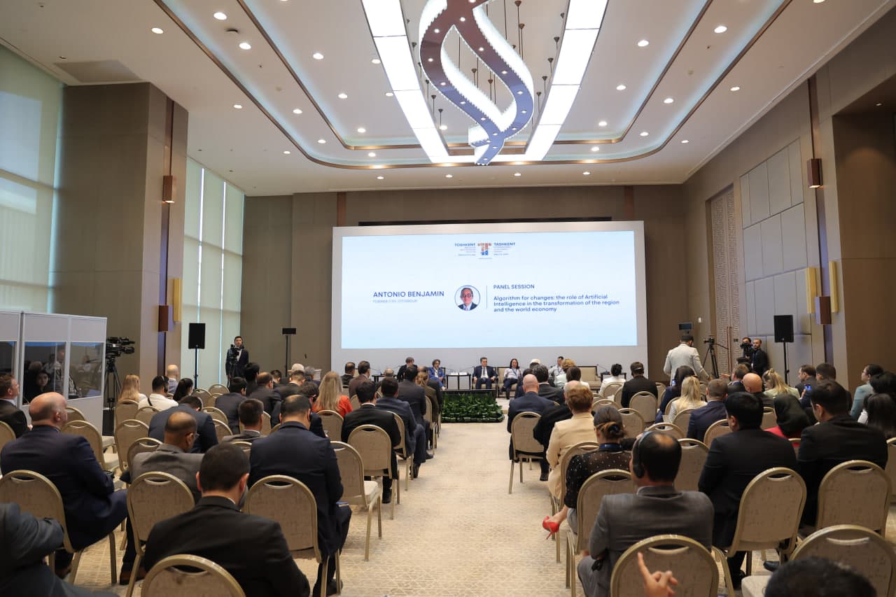 Xalqaro investitsiya forumi doirasida sun’iy intellekt mavzusiga bag‘ishlangan panel sessiyasi bo‘lib o‘tdi