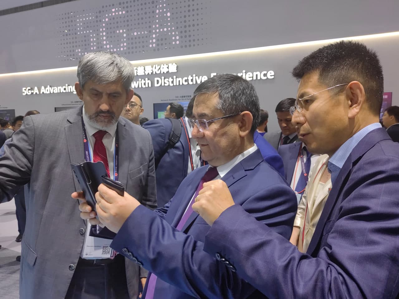 Shanhayda bo‘lib o‘tgan Butunjahon mobil kongressida vazirlik vakillari ishtirok etib, muhim masalalarni muhokama qildi