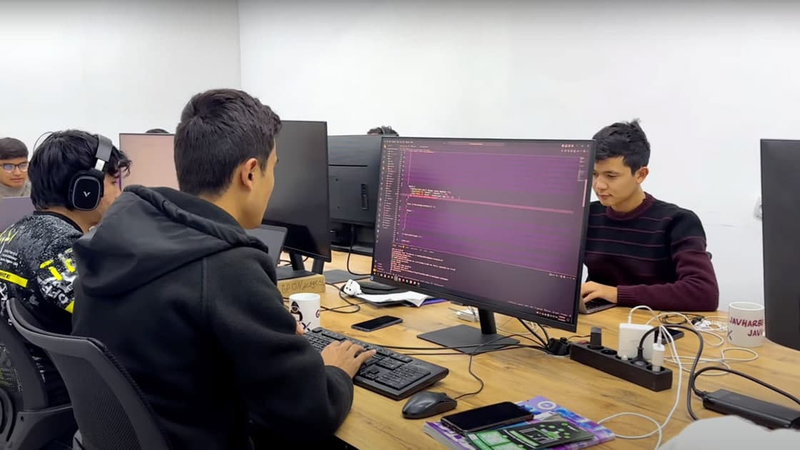 Minister of Digital Technologies, Sherzod Shermatov, Meets with Young IT Entrepreneurs in Termiz