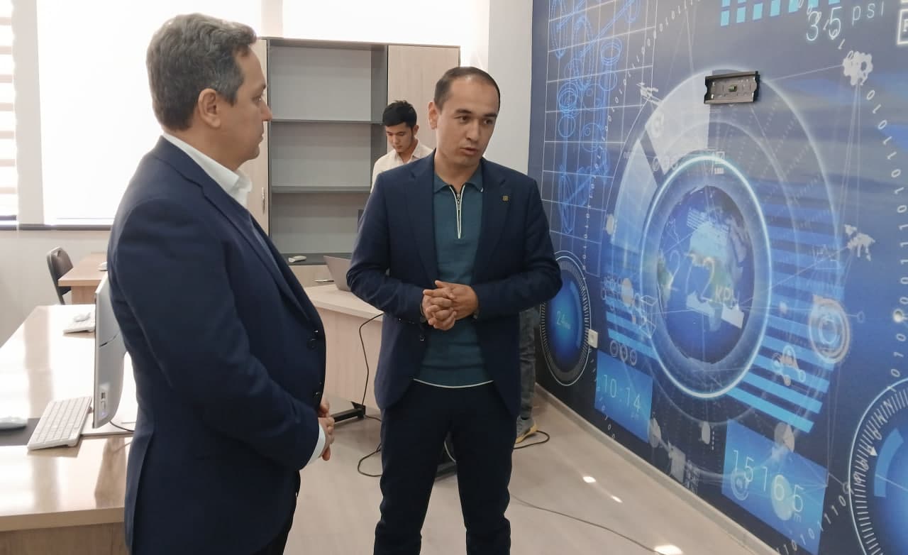 Minister of Digital Technologies, Sherzod Shermatov, Meets with Young IT Entrepreneurs in Termiz