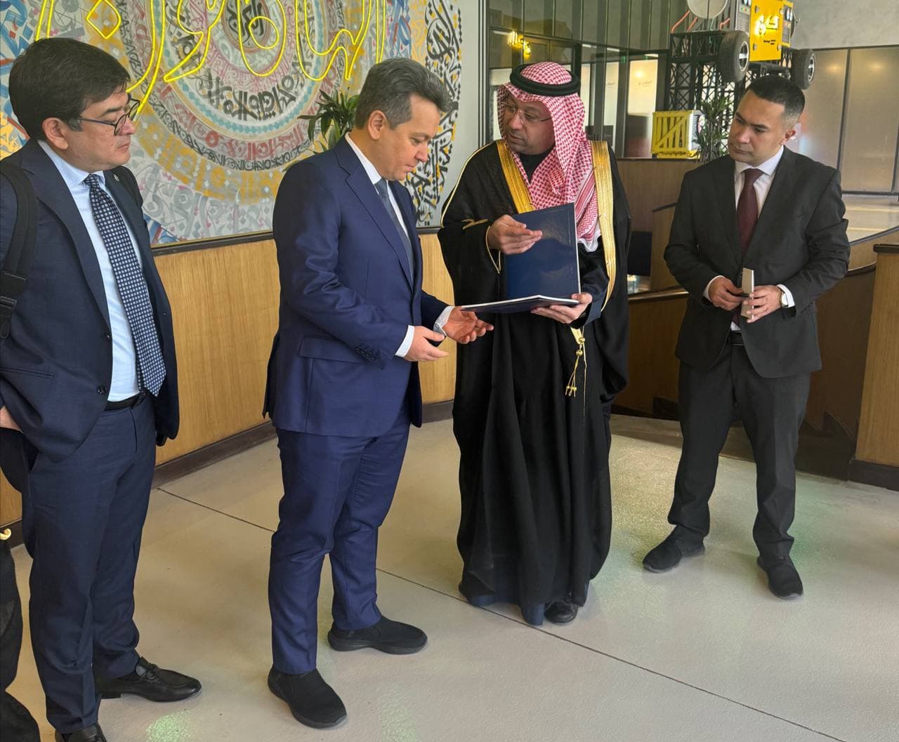 Saudiya Arabistonining ma’lumot va sun’iy intellekt agentligi rahbari bilan hamkorlik masalalari muhokama qilindi