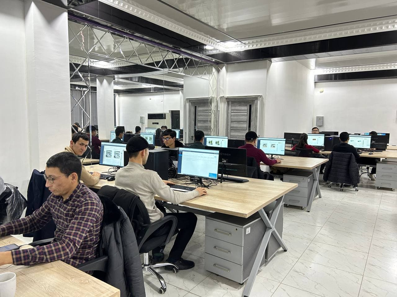Gulistonda tashkil etilgan Malayziyaning “Upstream BPO” IT-autsorsing kompaniyasi faoliyatini yanada rivojlantirish bo‘yicha takliflar berildi