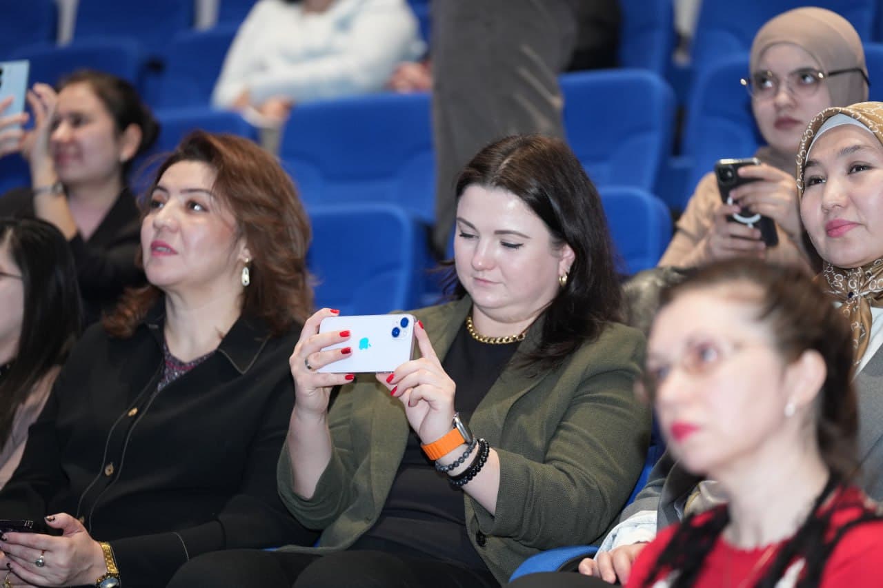 GAP Women's IT Club Discusses Role of Artificial Intelligence in Enhancing Work Efficiency and Opportunities for Women in IT
