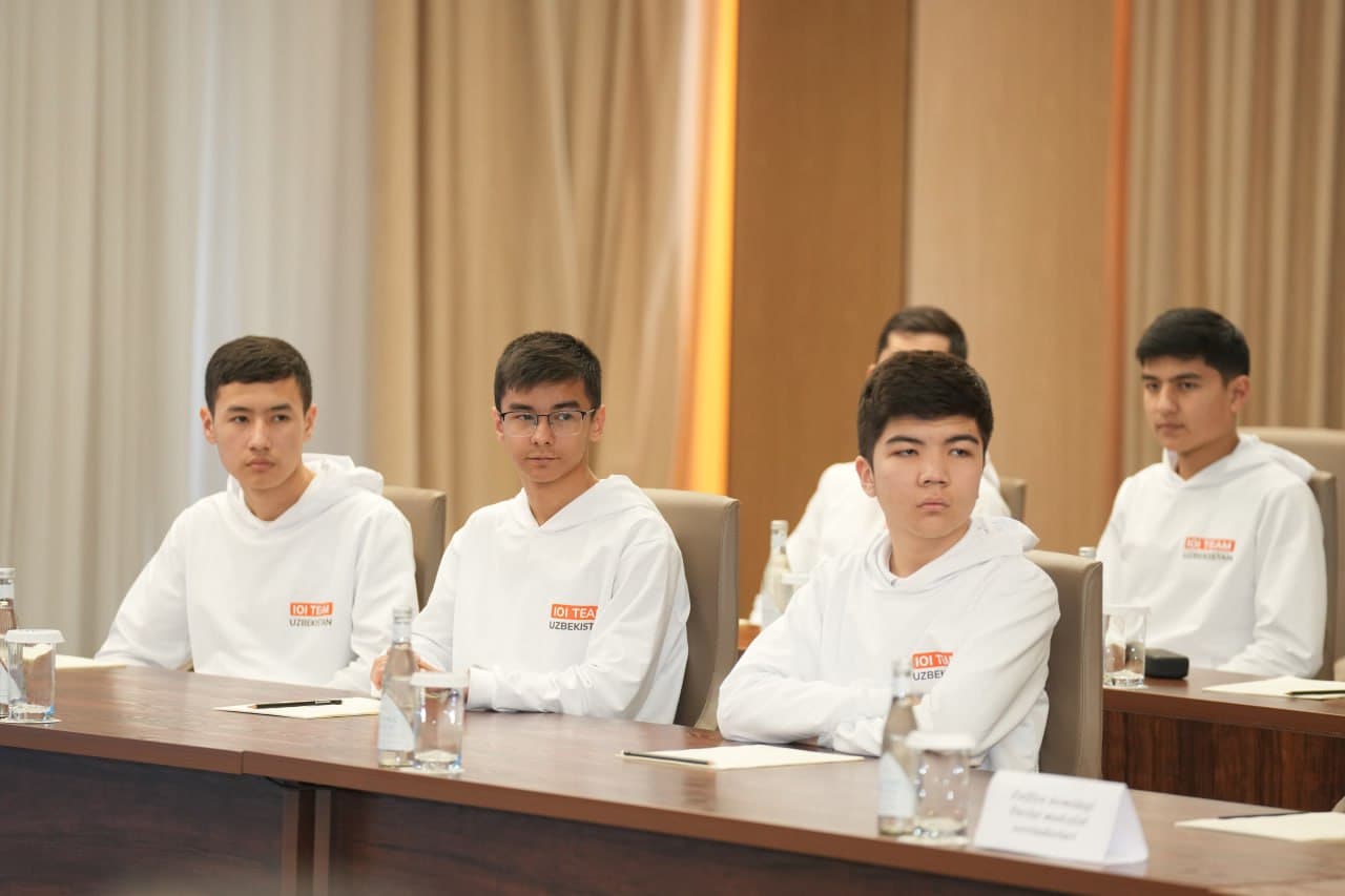 Xalqaro informatika olimpiadasiga tayyorgarlik to'g'risida tashkil etilgan o‘quv mashg‘ulotlari ishtirokchilari va Zulfiya nomidagi Davlat mukofotining 2025-yilgi sovrindorlari bilan uchrashuv o‘tkazildi