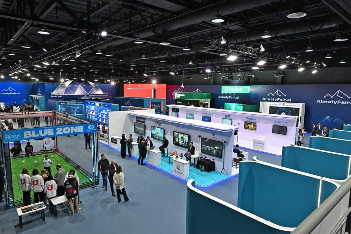 Президенты Узбекистана и Казахстана посетили выставку цифровых технологий и искусственного интеллекта