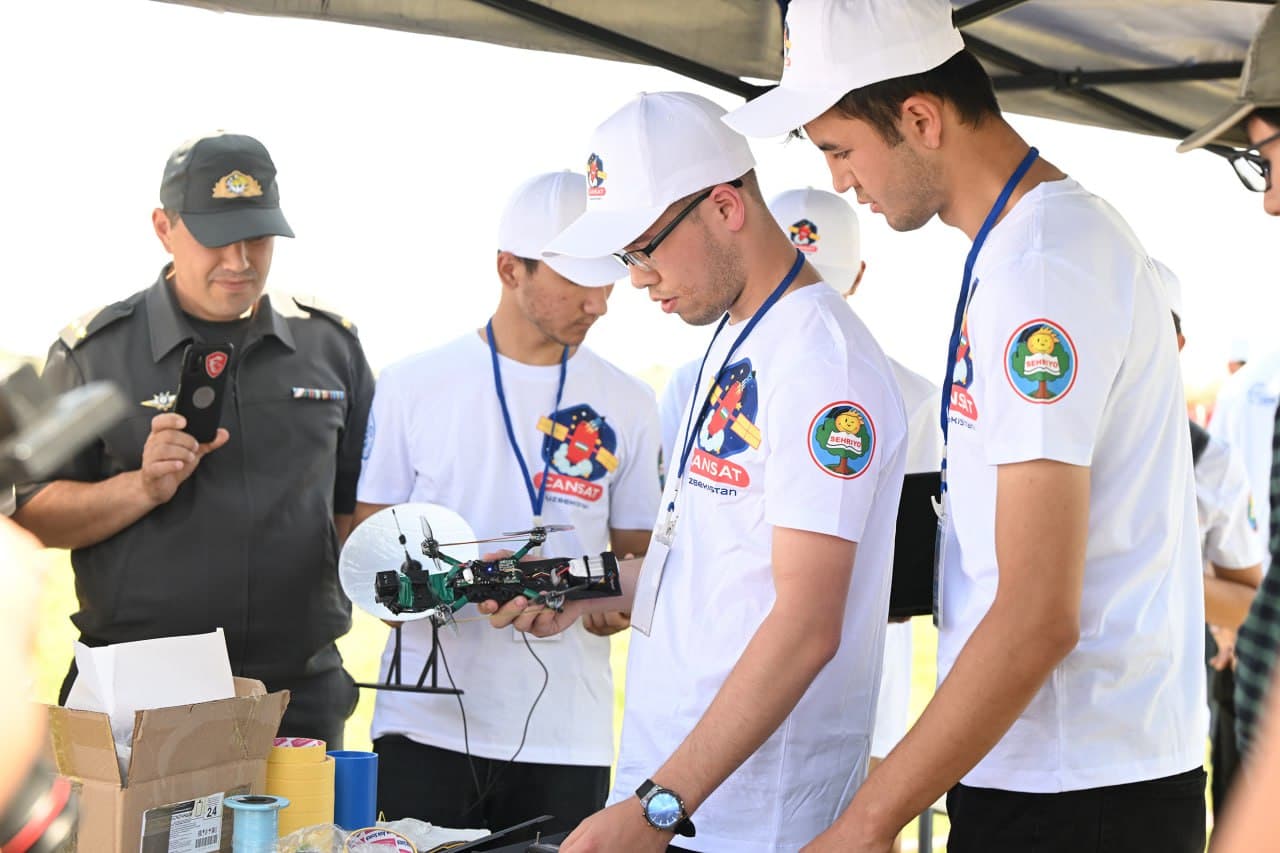 Uzcosmos провел финальный этап конкурса "CanSat Uzbekistan-2025"