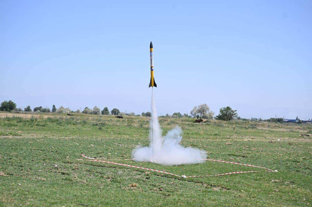 Uzcosmos провел финальный этап конкурса "CanSat Uzbekistan-2025"