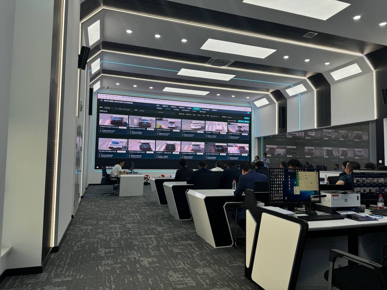 Xitoyning “Karamay Smart Transport Project” ma’lumotlar markazida shahar transporti harakatini avtomatlashtirish bo‘yicha ilg‘or texnologiyalar o‘rganildi