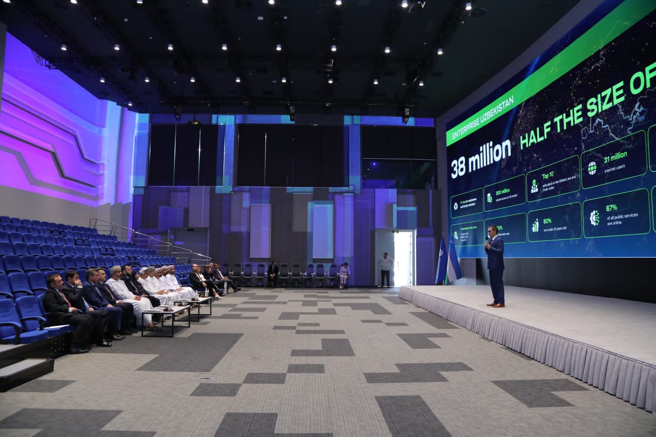 Ummon Sultonligi Mehnat vazirligi boshchiligidagi delegatsiya IT Park Uzbekistan'ga tashrif buyurdi