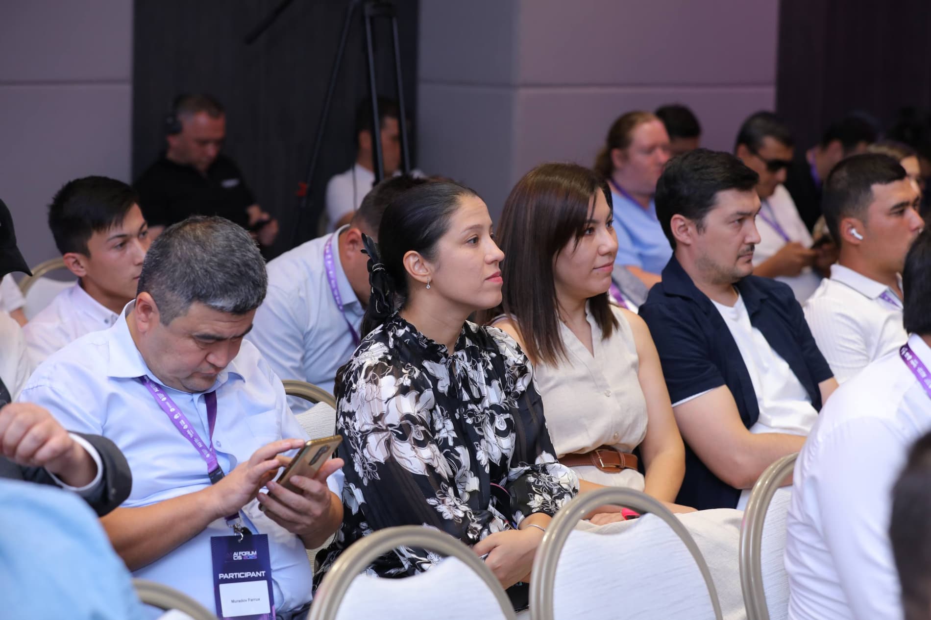 Samarqandda sun’iy intellekt texnologiyalarining ta’lim, inson kapitali va ijtimoiy sohalardagi roli muhokama qilindi