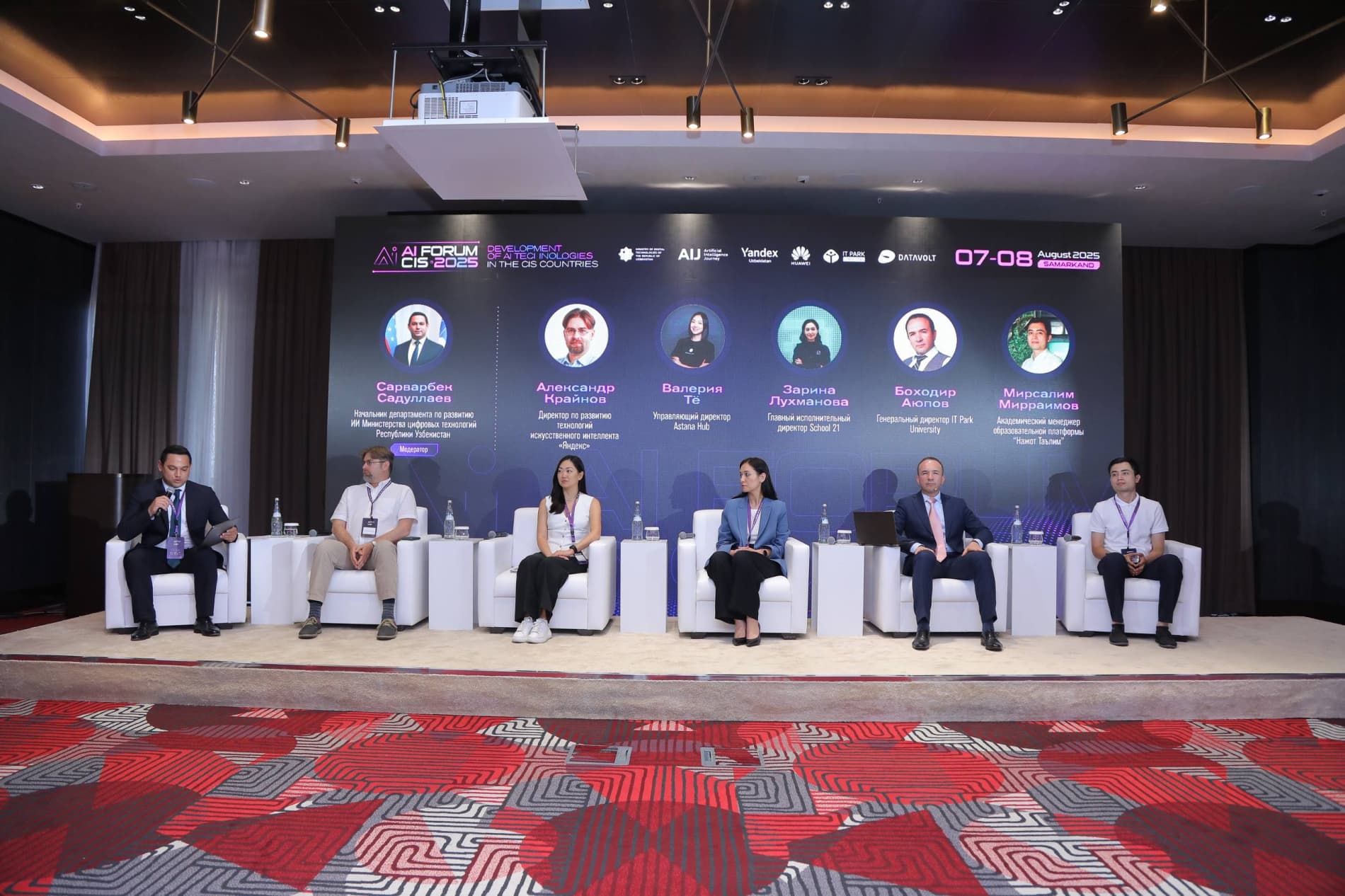 Samarqandda sun’iy intellekt texnologiyalarining ta’lim, inson kapitali va ijtimoiy sohalardagi roli muhokama qilindi