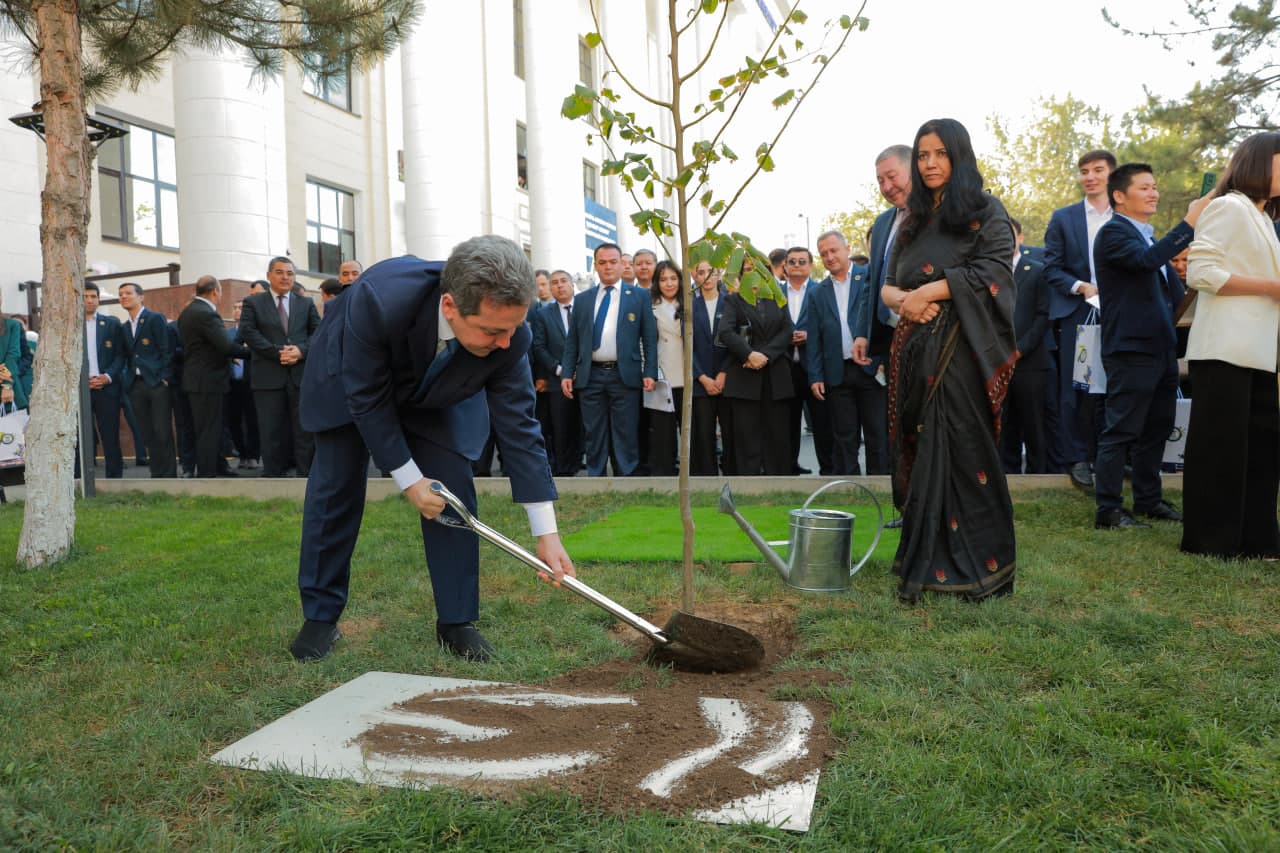 TUIT Marks 70th Anniversary with International Conference