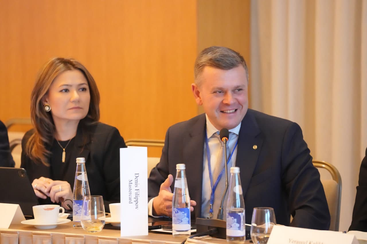 Minister of Digital Technologies Holds Meeting with Leading U.S. Companies