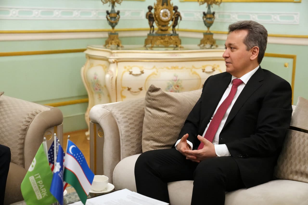 Министерство цифровых технологий Узбекистана обсудило перспективы сотрудничества с представителем Центра MIT Kuo Sharper
