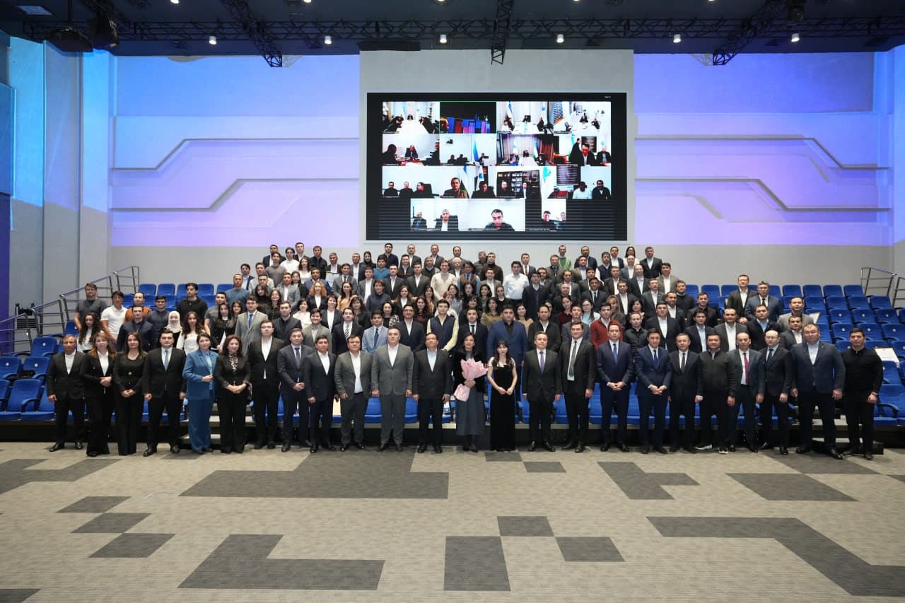 Ministry of Digital Technologies Recognizes Outstanding Employee Contributions at Year-End Review