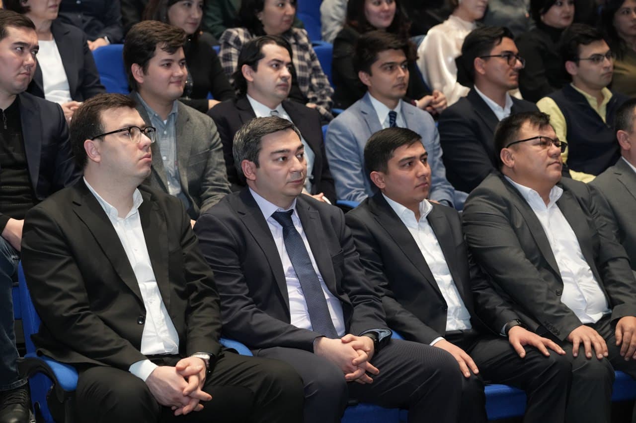 Ministry of Digital Technologies Recognizes Outstanding Employee Contributions at Year-End Review