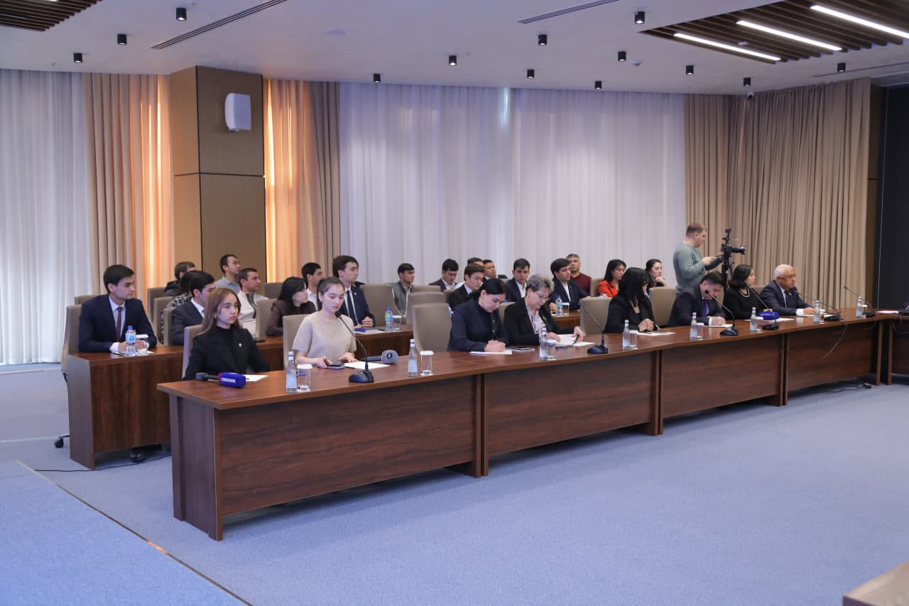 Innovatsion rivojlanish va axborot texnologiyalari masalalari qo‘mitasi faoliyatining 2025-yil yakunlari yuzasidan matbuot anjumani va press-tur o‘tkazildi