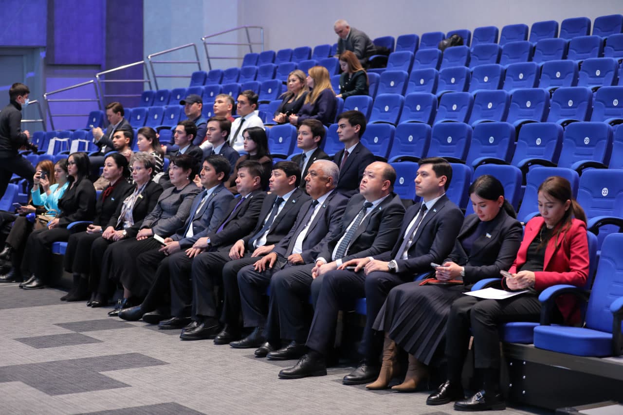 Innovatsion rivojlanish va axborot texnologiyalari masalalari qo‘mitasi faoliyatining 2025-yil yakunlari yuzasidan matbuot anjumani va press-tur o‘tkazildi