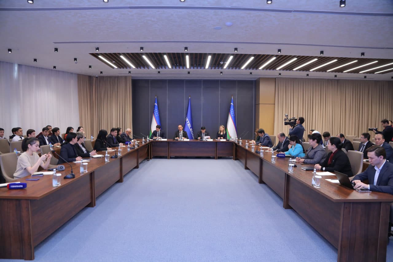 Innovatsion rivojlanish va axborot texnologiyalari masalalari qo‘mitasi faoliyatining 2025-yil yakunlari yuzasidan matbuot anjumani va press-tur o‘tkazildi