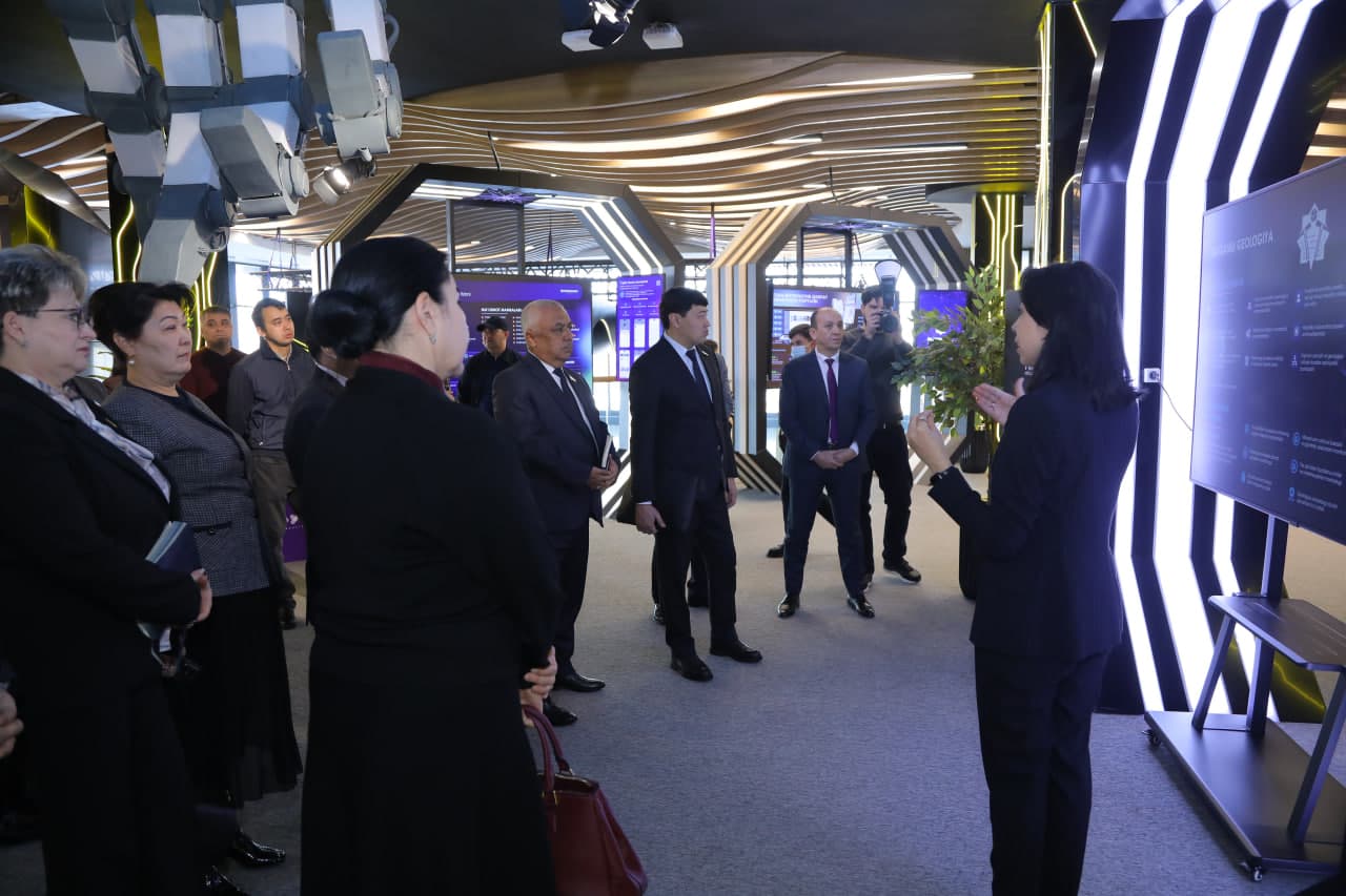 Innovatsion rivojlanish va axborot texnologiyalari masalalari qo‘mitasi faoliyatining 2025-yil yakunlari yuzasidan matbuot anjumani va press-tur o‘tkazildi