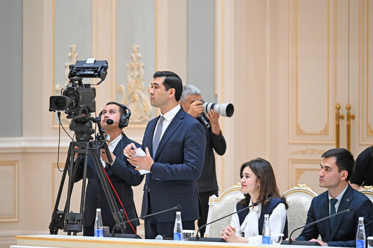 Prezident Shavkat Mirziyoyevning yoshlar bilan ularning tashabbuslarini qo‘llab-quvvatlash bo‘yicha qo‘shimcha imkoniyatlarga bag‘ishlangan muloqoti