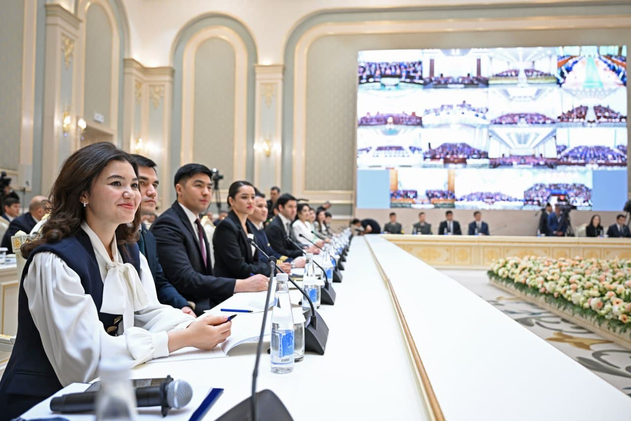Dialogue Between President Shavkat Mirziyoyev and Youth Begins at the Koksaroy Residence