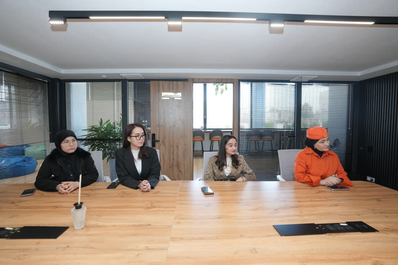 Navoiy viloyatida xotin-qizlarni AT sohasiga keng jalb etish masalalari muhokama qilindi