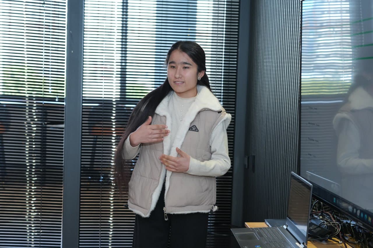 Navoiy viloyatida xotin-qizlarni AT sohasiga keng jalb etish masalalari muhokama qilindi