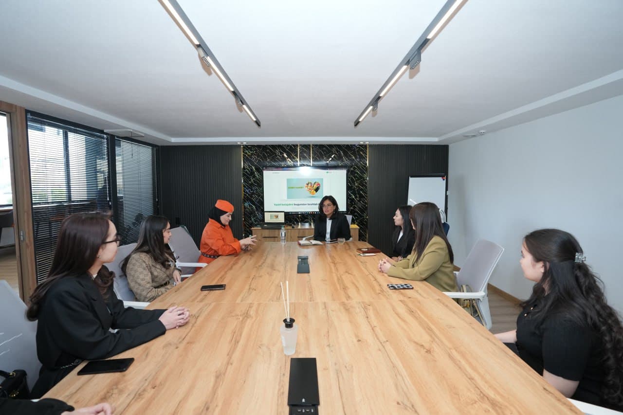 Navoiy viloyatida xotin-qizlarni AT sohasiga keng jalb etish masalalari muhokama qilindi