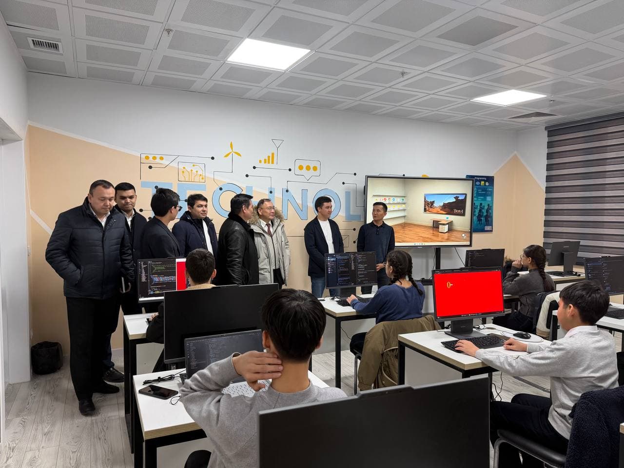 Deputy Minister of Digital Technologies Rustam Karimjonov reviewed the educational process of the Muhammad al-Khwarizmi Project implemented in the city of Nukus.