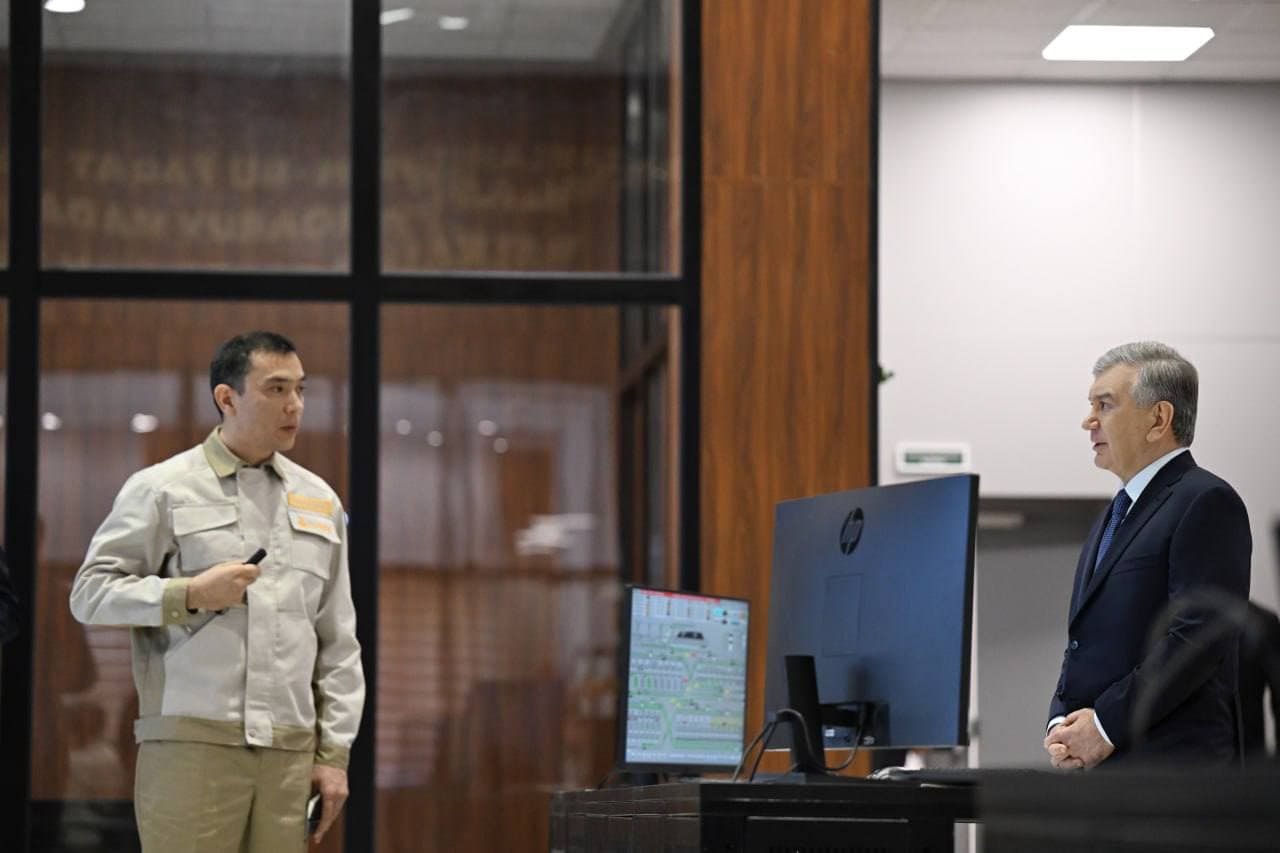 Президент нашей страны посетил Центр цифрового управления Алмалыкского горно-металлургического комбината