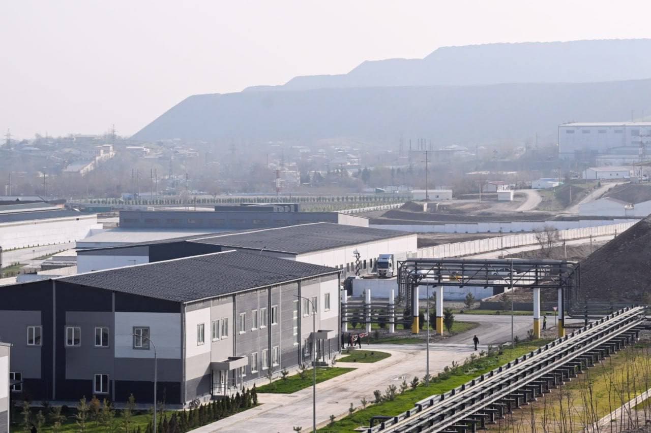 Президент нашей страны посетил Центр цифрового управления Алмалыкского горно-металлургического комбината