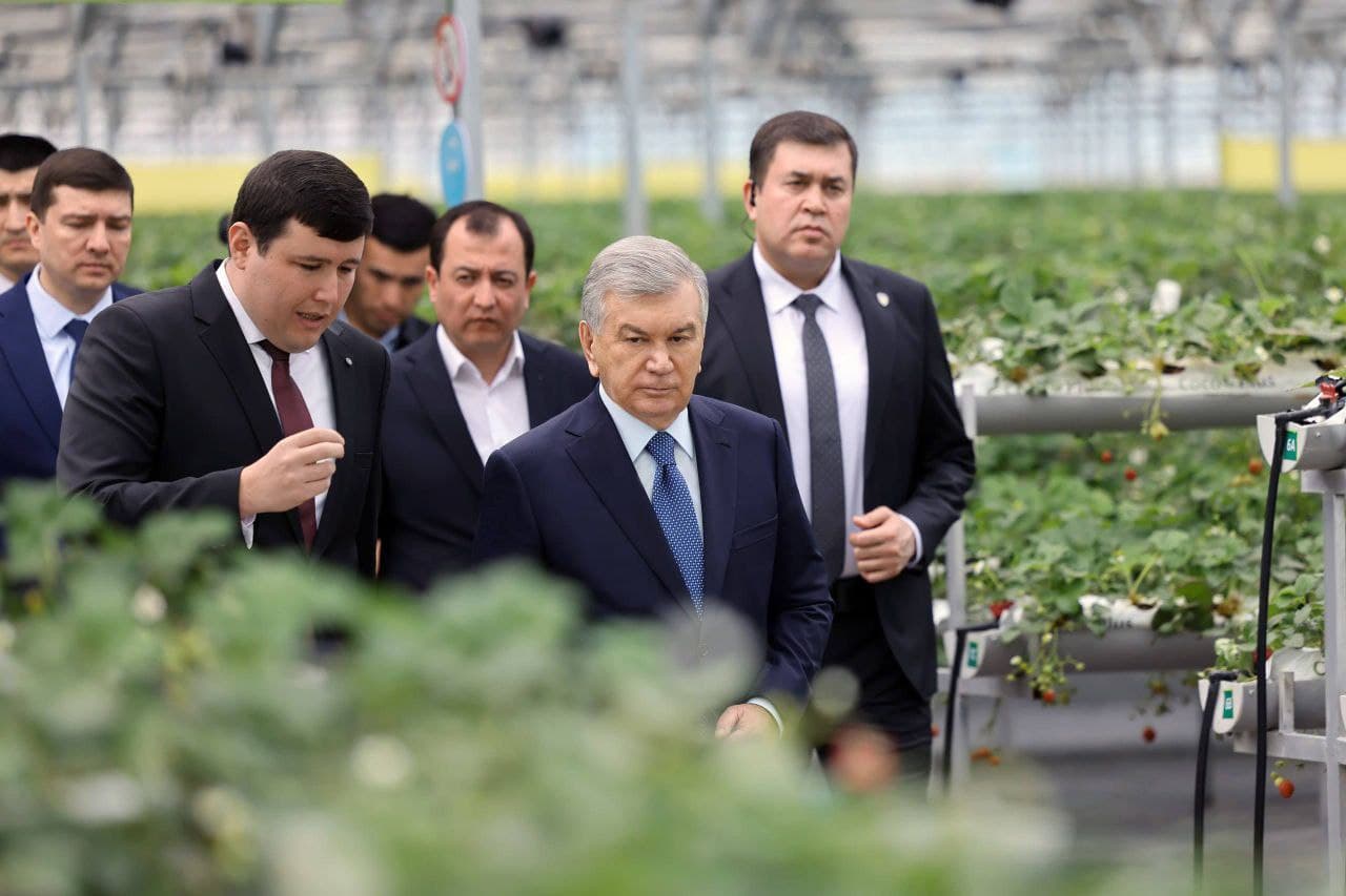 President arrives in Narpay aboard new high-speed train