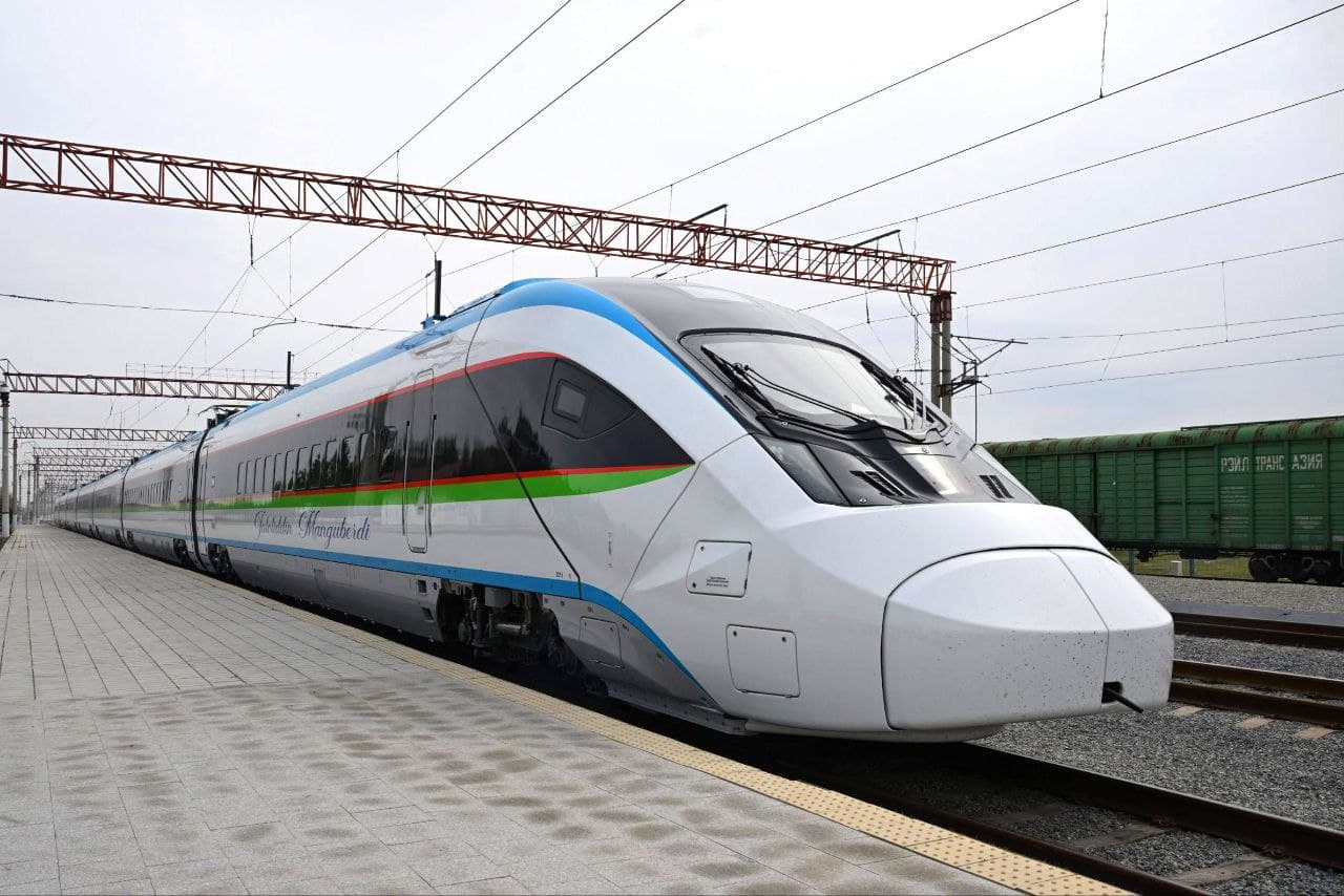 President arrives in Narpay aboard new high-speed train