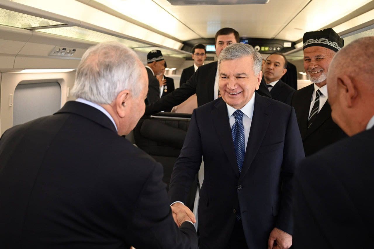 President arrives in Narpay aboard new high-speed train