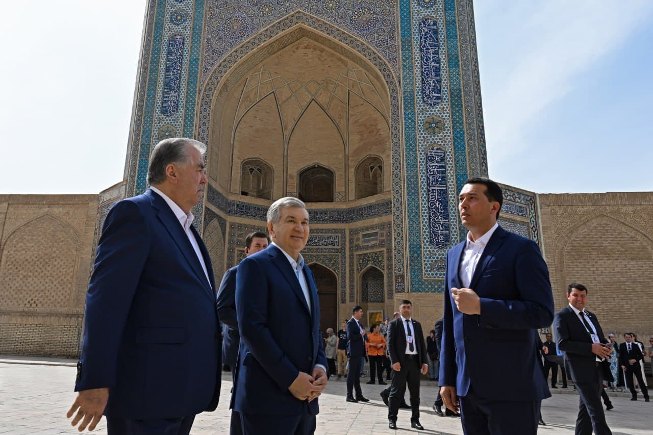 Leaders of Uzbekistan and Tajikistan visit Bukhara’s historic sites