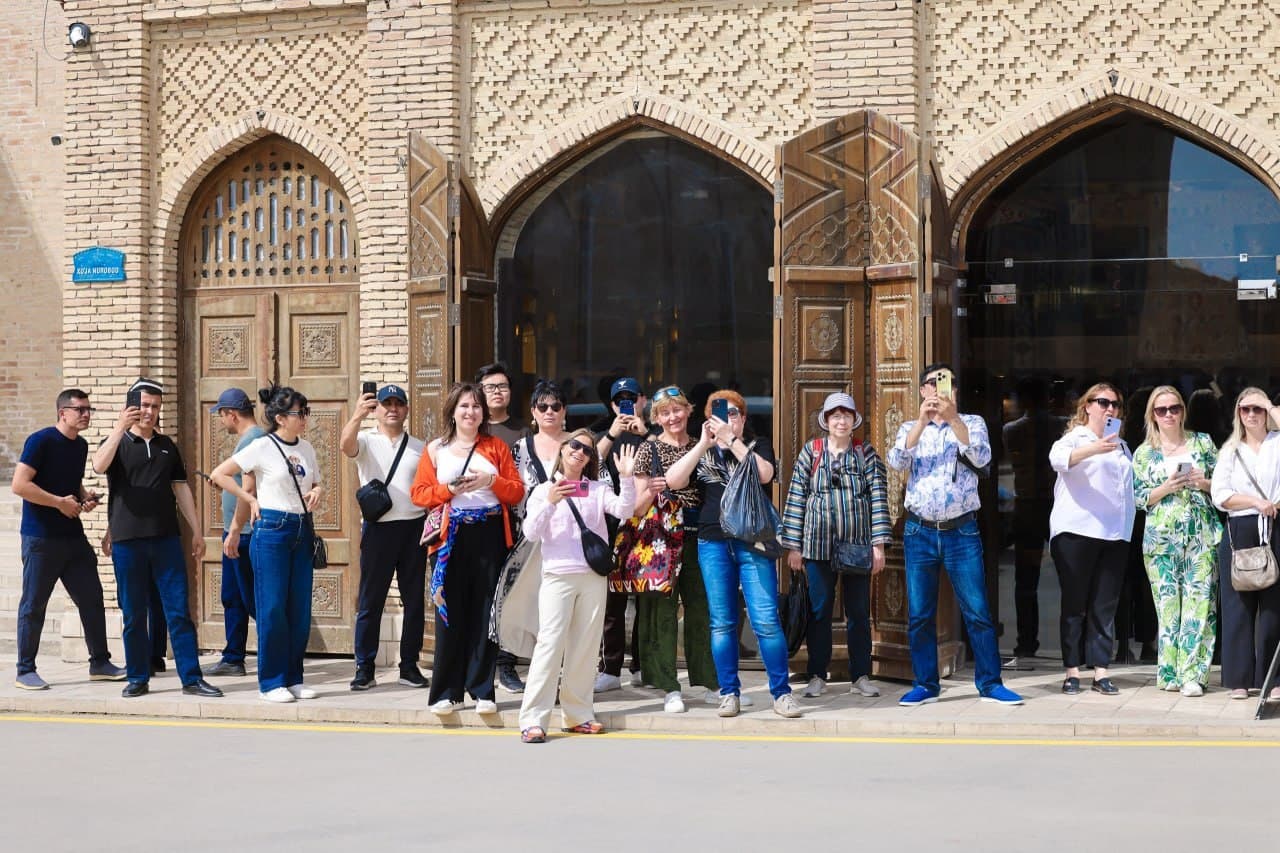 Leaders of Uzbekistan and Tajikistan visit Bukhara’s historic sites