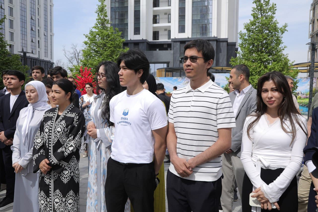 “Yoshlar kuni” doirasida vazir yoshlar bilan uchrashdi