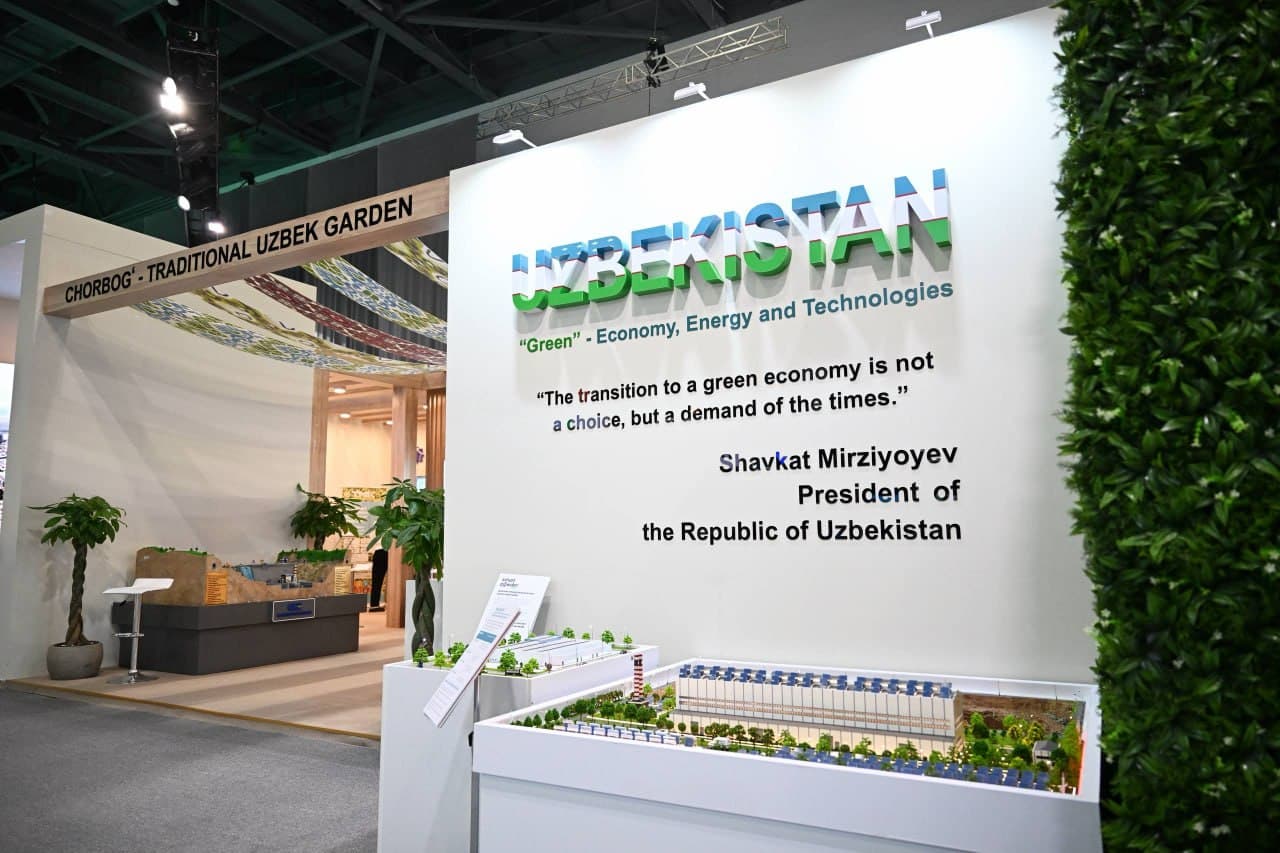 Президент Узбекистана посетил выставку Регионального экологического саммита