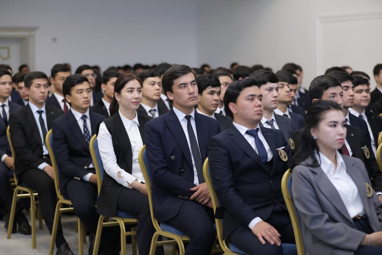 Министр провёл открытый диалог с молодёжью в Ташкентском государственном экономическом университете