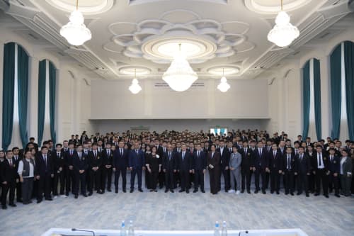 Minister Holds Open Dialogue with Youth at Tashkent State University of Economics