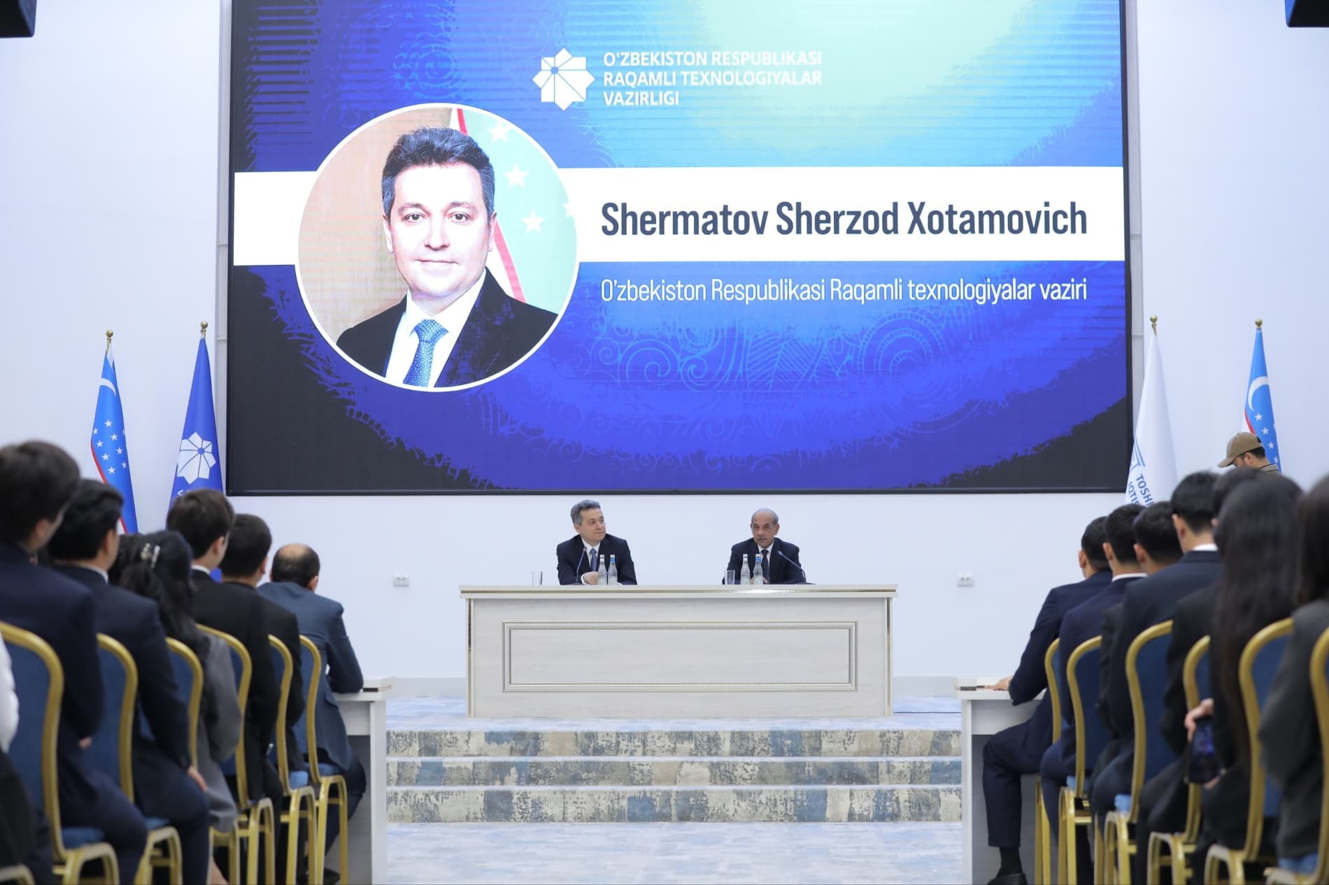 Министр провёл открытый диалог с молодёжью в Ташкентском государственном экономическом университете