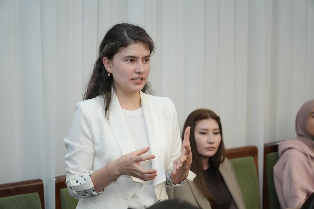 Доля женщин в ИКТ-секторе растёт: в ходе открытого диалога обсуждены новые инициативы