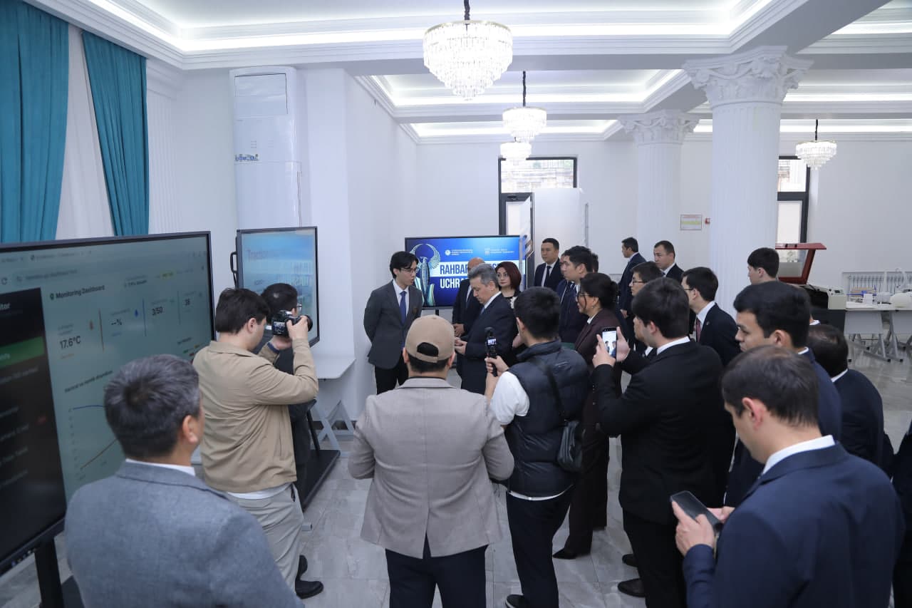 Министр провёл открытый диалог с молодёжью в Ташкентском государственном экономическом университете