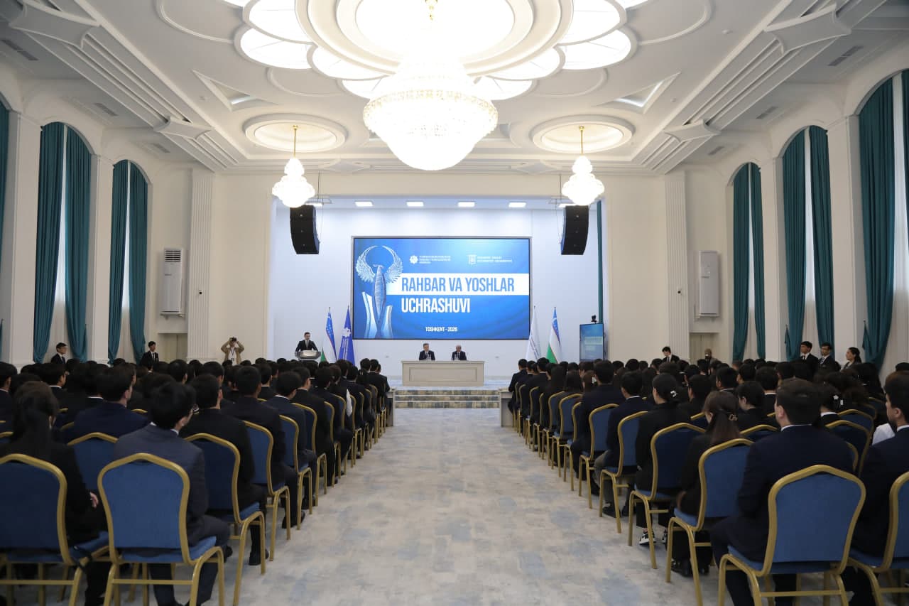 Министр провёл открытый диалог с молодёжью в Ташкентском государственном экономическом университете